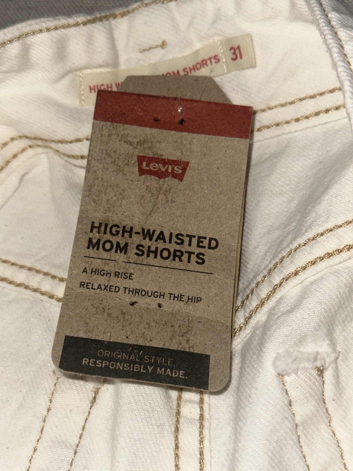 NWT LEVI’s HIGH WAISTED MOM SHORTS