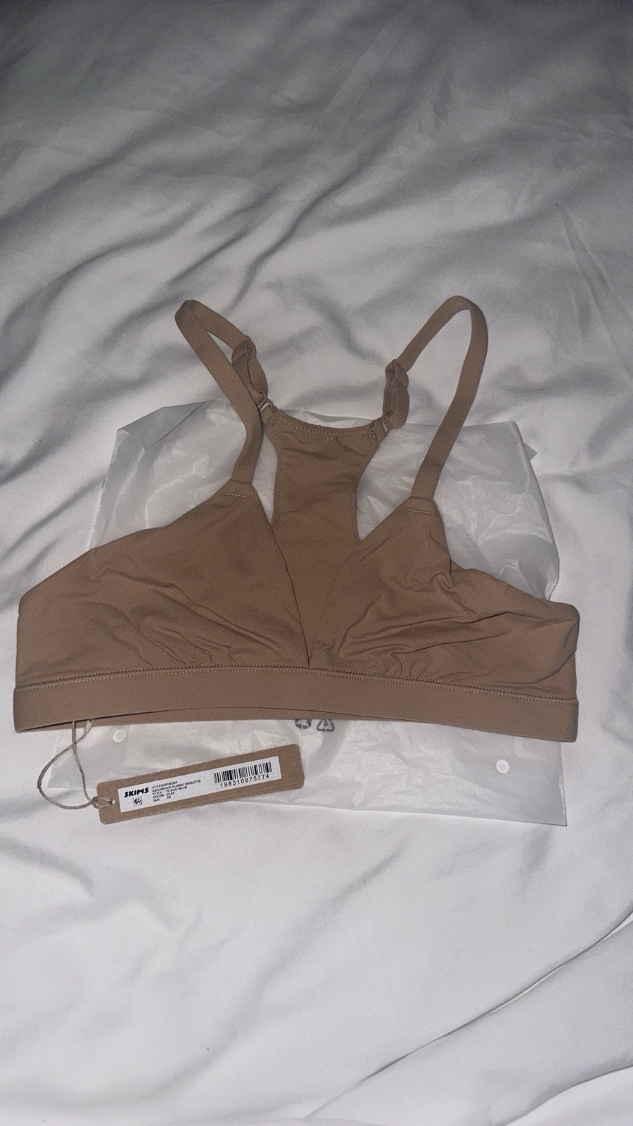 NWT SKIMS FITS EVERYBODY RACERBACK PLUNGE BRALETTE