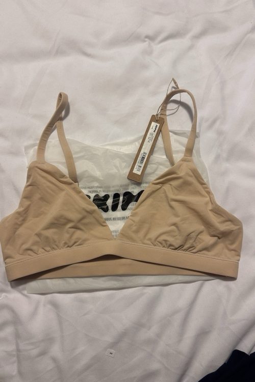 NWT SKIMS FITS EVERYBODY TRIANGLE BRALETTE