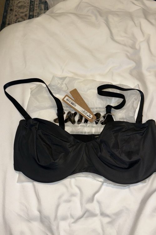 NWT SKIMS SMOOTHING UNLINED STRAPLESS BRA